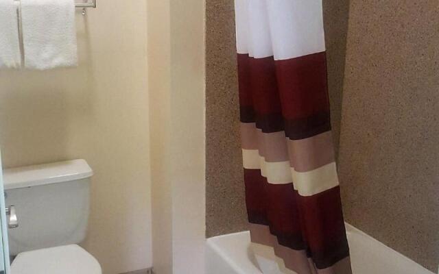 Red Roof Inn & Suites Houston - Humble/IAH Airport