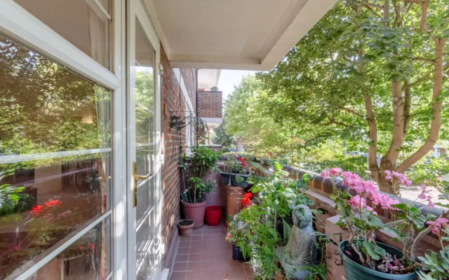 Stylish 2 Bedroom Apartment in Peaceful Richmond