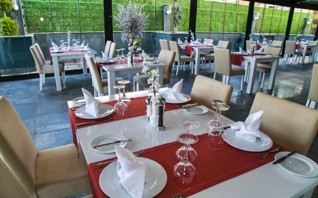 Mayi Hotel