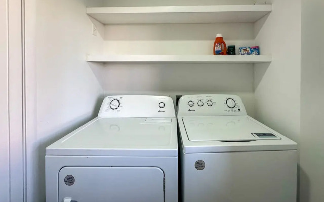 Steps to Sandy Beach Pool Renovated 2BR Condo