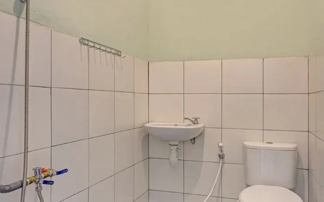 OYO 3208 Villa Inn App Trawas Bintaro Syariah