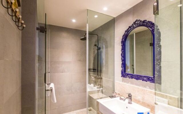 Grand Yixian Mansion (Nanjing University Yunnan Road Subway Station)