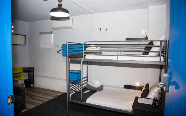 Nomada Urban Beach Hostel - Adults Only