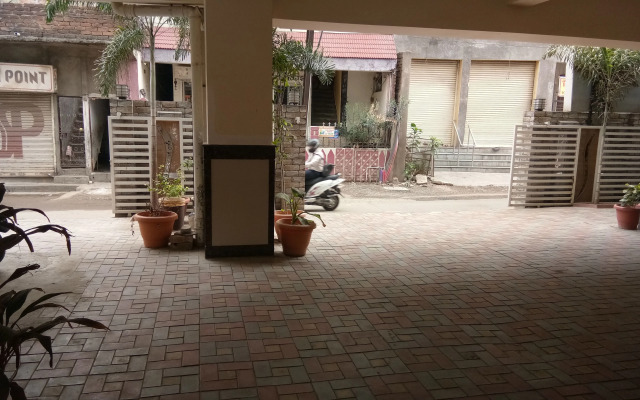 The JK Hotel - Opp Railway Station