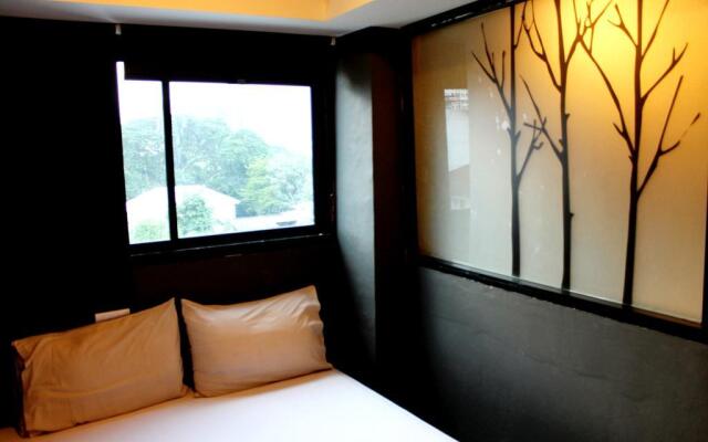 Rod Fai Fah Apartment – Guest Rooms – Bangkok