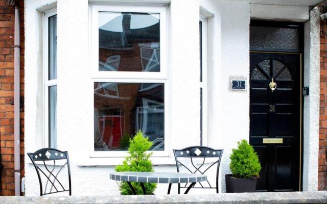 Cheerful 2 Bedroom House in the Heart of Belfast