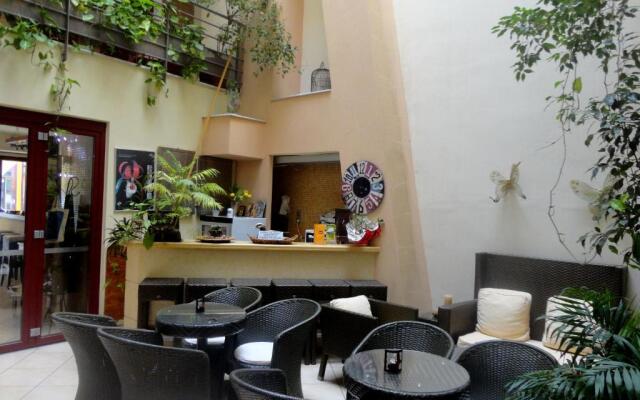Lirio Guest House