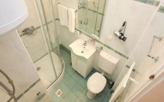 Viola - With Pool - SA4