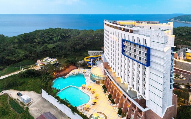 The Week& Resort