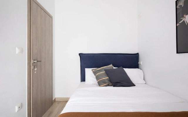 The Beatles 2-BR Apartment in Athens