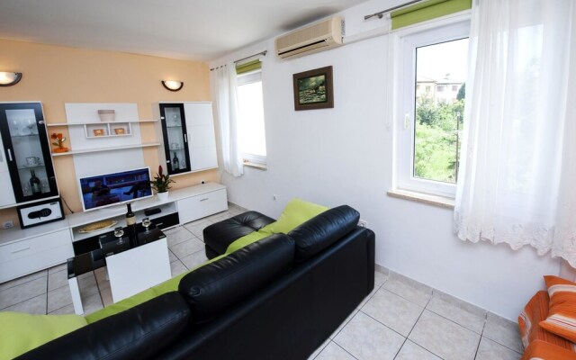 Apartment Tomy / Studio A2