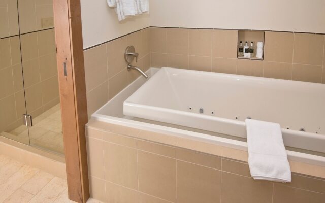 Landmark 4Br PentH 607