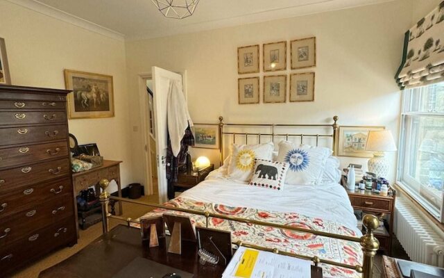 Homely Flat W/terrace, 3 Mins to Battersea Park