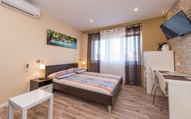 Room Tomo - open pool and pool for children: R1 Sukosan, Zadar riviera