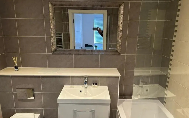 DH Aparthotels - Cromwell Apartment