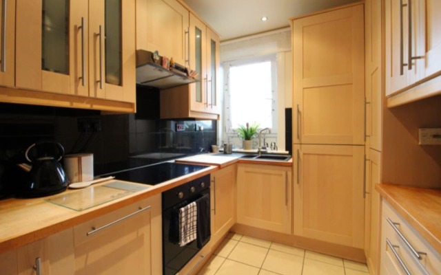 Charming, Spacious 1BR Flat for 4 in Edinburgh