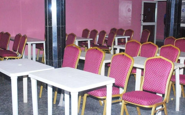 Emglo Suites