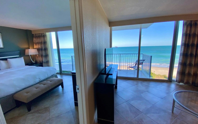 Radisson Suite Hotel Oceanfront