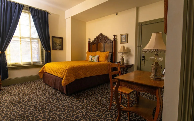 The Lafayette Inn
