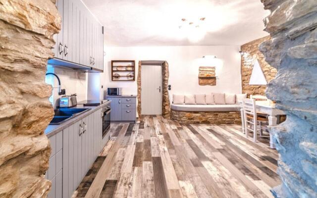 The Pomegranate House, 5 mins to Batsi Bay