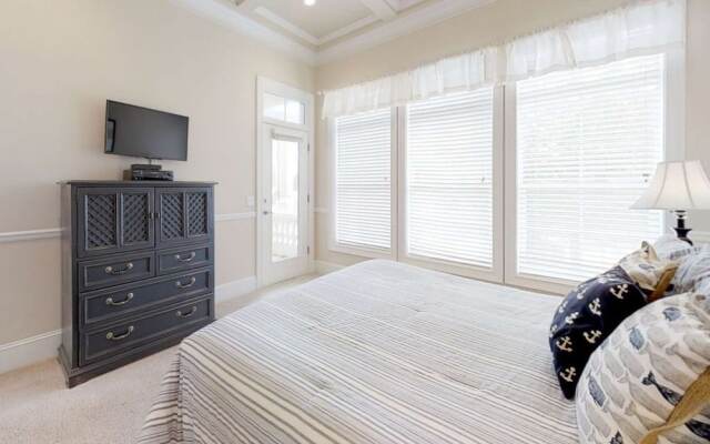 Palm Breeze 5 Bedroom Holiday Home