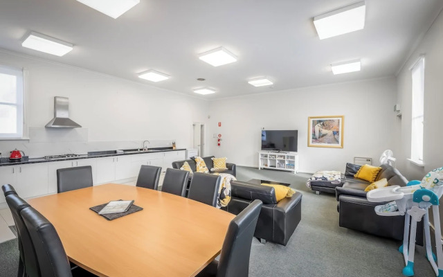 4 Bedroom House - Hobart CBD - Parking