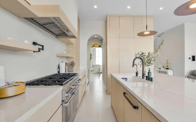 Villa Camellia - Charming 5 BR Home in the Heart of Studio City