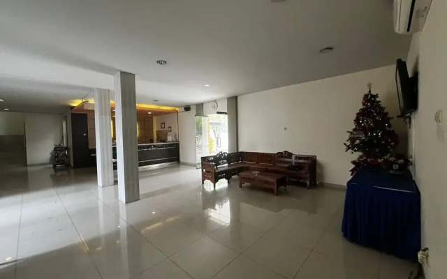 OYO 94442 Jebres Inn