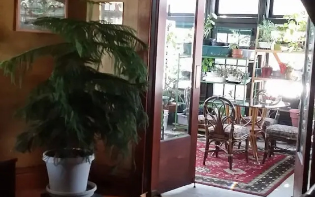 Chestnut Charm Bed & Breakfast