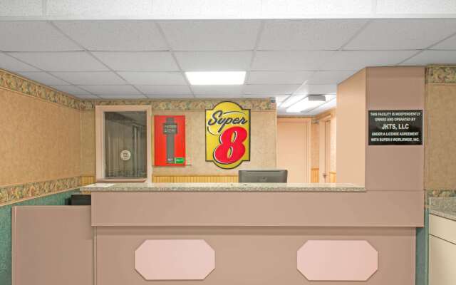 Super 8 by Wyndham Wapakoneta