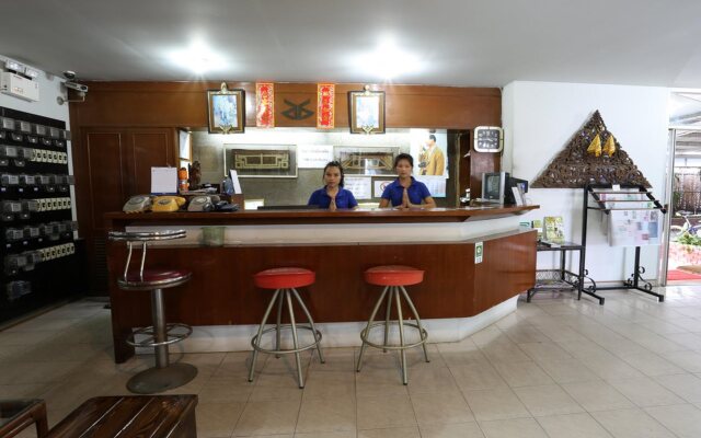 Chomdoi House Hotel (SHA Extra Plus)