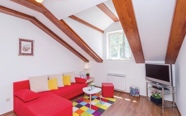 Nice Home in Mokosica With Wifi and 6 Bedrooms