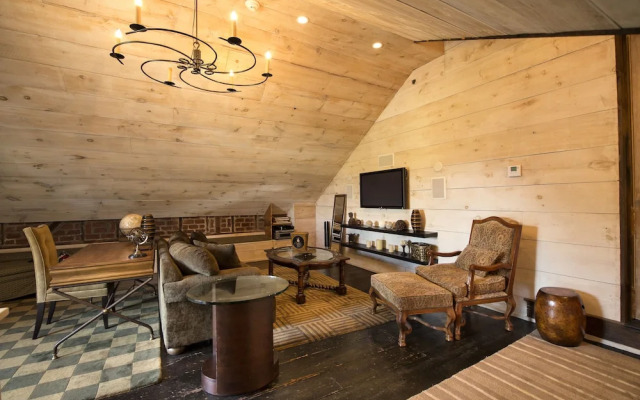Jedediah Hawkins Inn