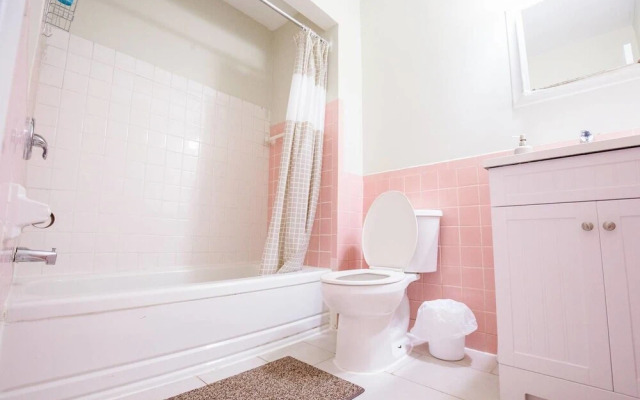 Private & Comfy 2 Bedroom Near Downtown