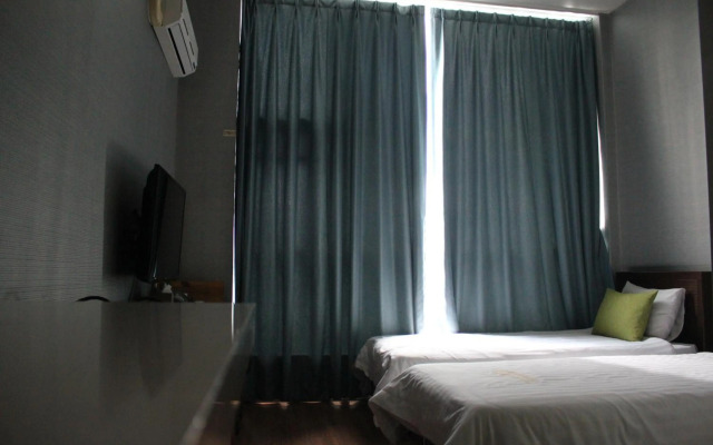 The Riverside Hotel