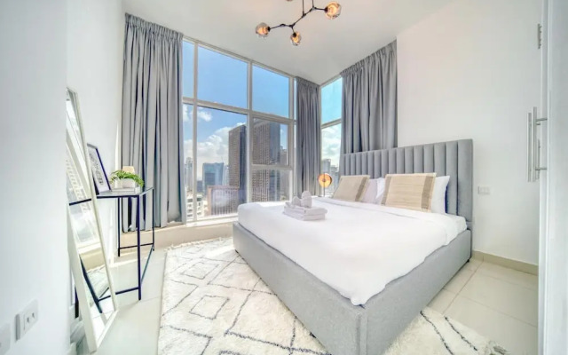 Premium 2BR Apt w Marina Views