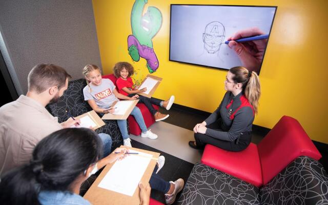 Disney's Hotel New York - The Art of Marvel