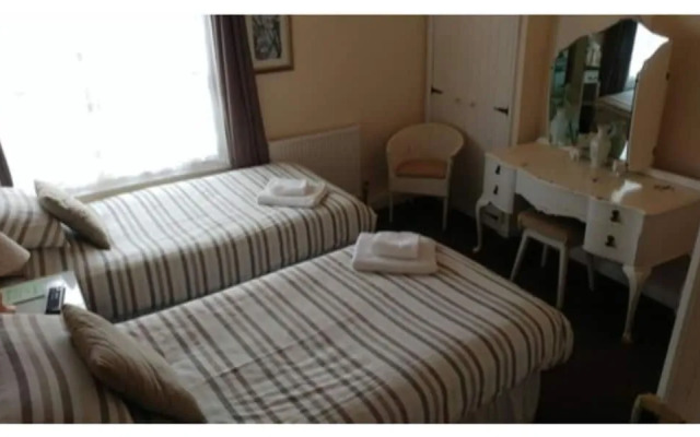 The Three Horseshoes - Inn