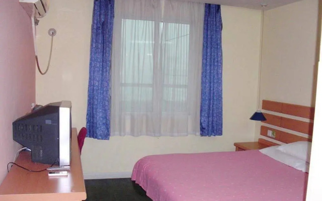 Home Inn Wuhan Jinghan Avenue Dazhi Road Light Rail