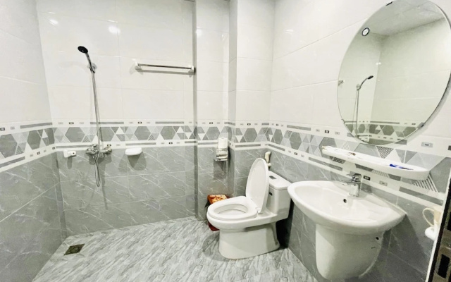 Little Vietnam Hotel - Cat Ba