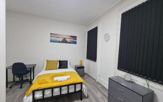 West Street 3-Bed 3-Ensuite Apartment Leicester