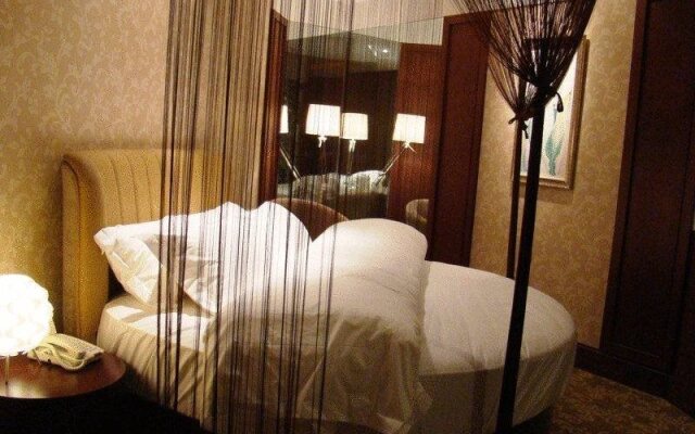 Linjiang International Cruise Hotel (Baoyang Road)