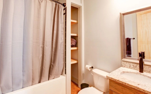 3 bedroom, East 18th Street