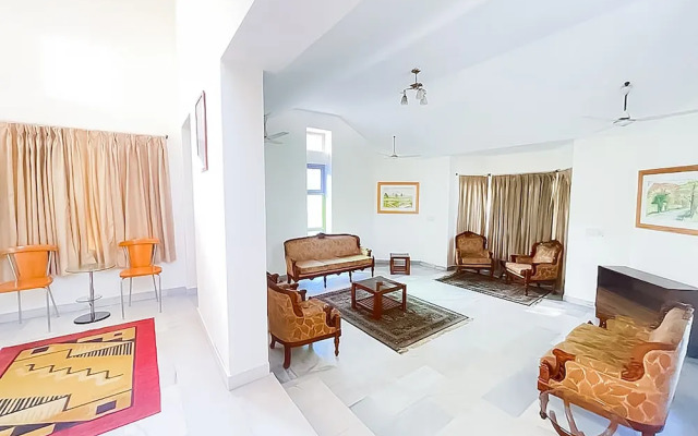 Roomshala 131 Willow Woods Farmhouse