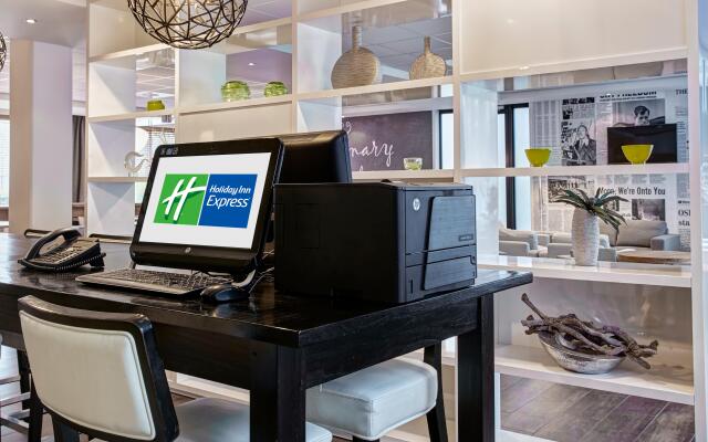 Holiday Inn Express Amsterdam - Schiphol, an IHG Hotel