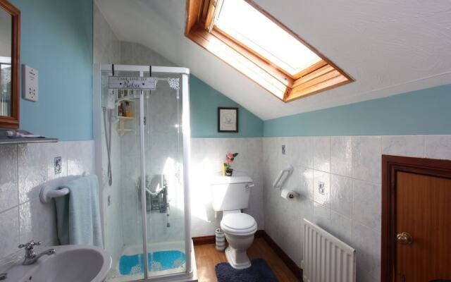 Captivating 8-bed House in Antrim