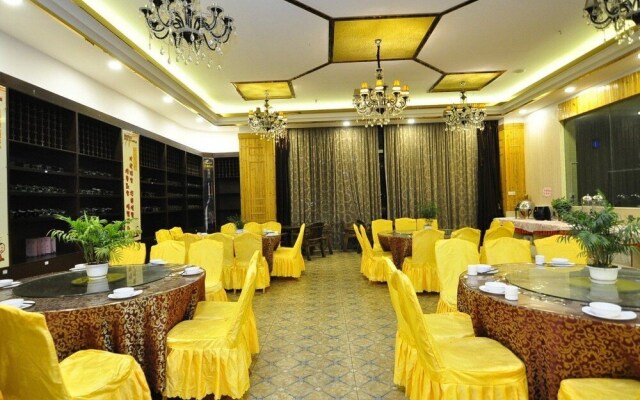 Metropolis Golf Hot Spring Hotel