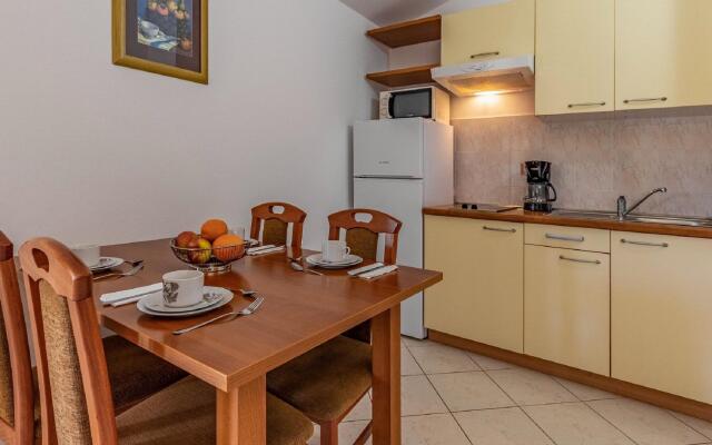 Delicate Apartment in Banjole near Beach Centinera