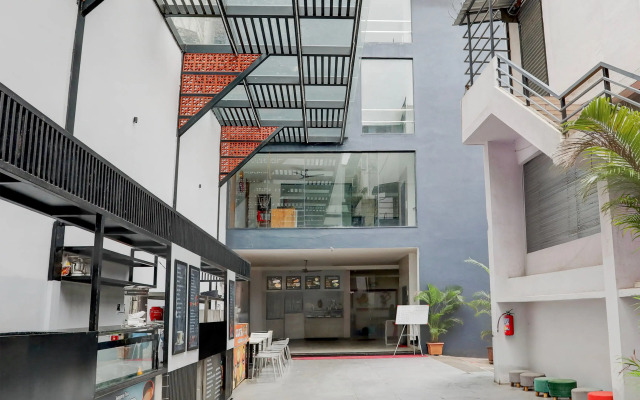 Super Townhouse Shivamogga Formerly Karthik Bhavan