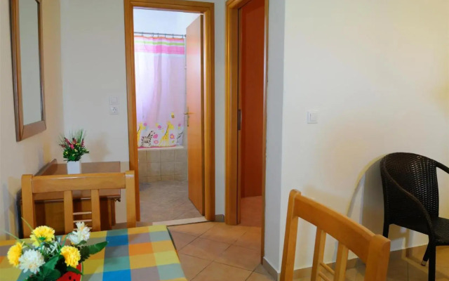 Nikos 2 Studios & Apartments